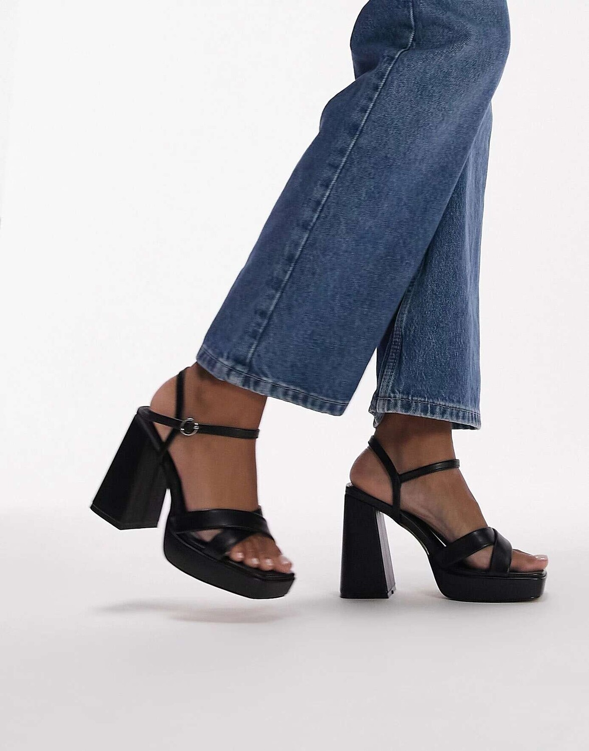 

Черные сандалии на высокой платформе Topshop Wide Fit Sunny