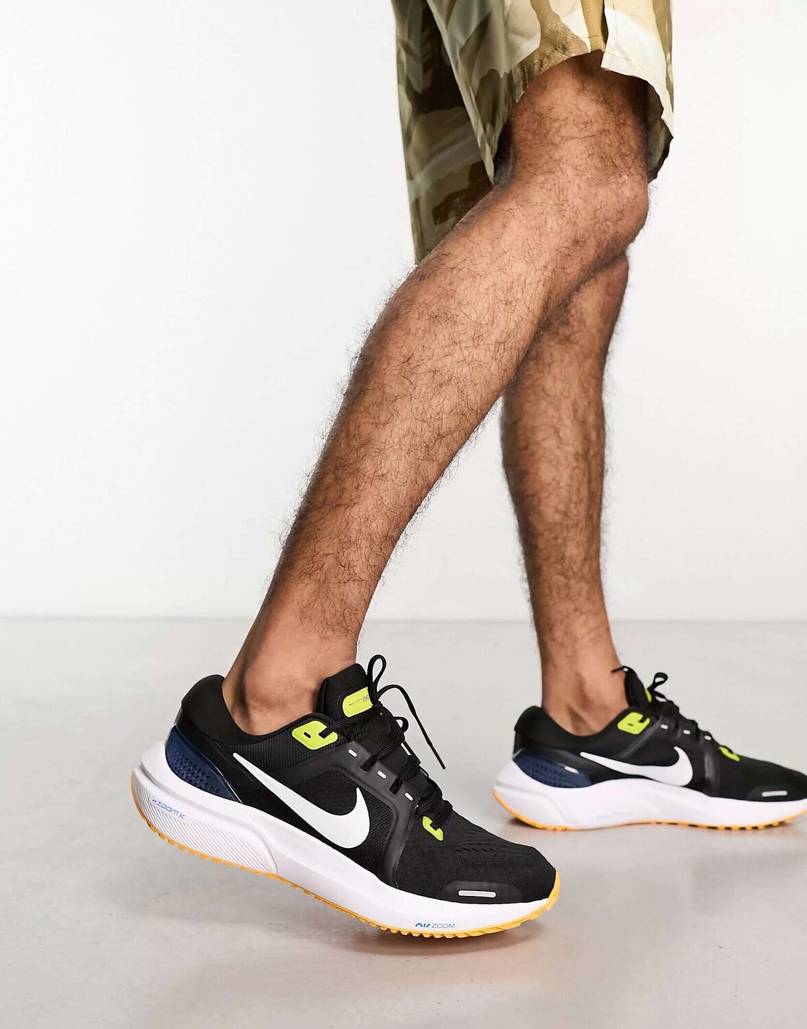 

Черные кроссовки Nike Air Zoom Vomero 16, Черный