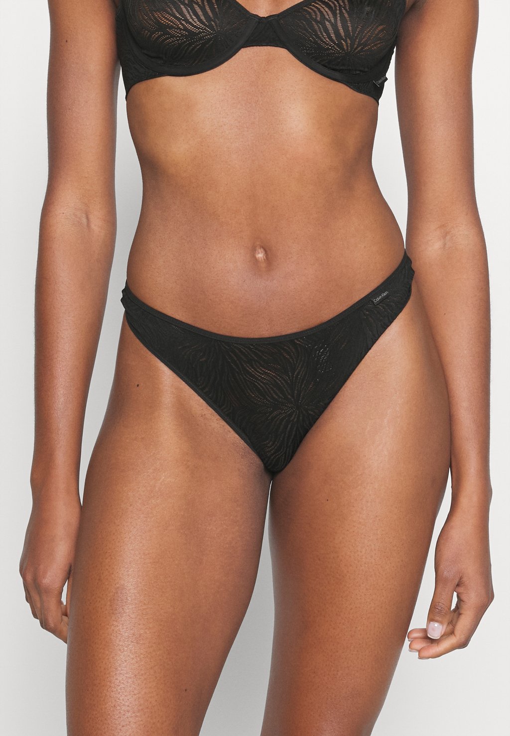 Стринги THONG Calvin Klein Underwear, черный цена и фото