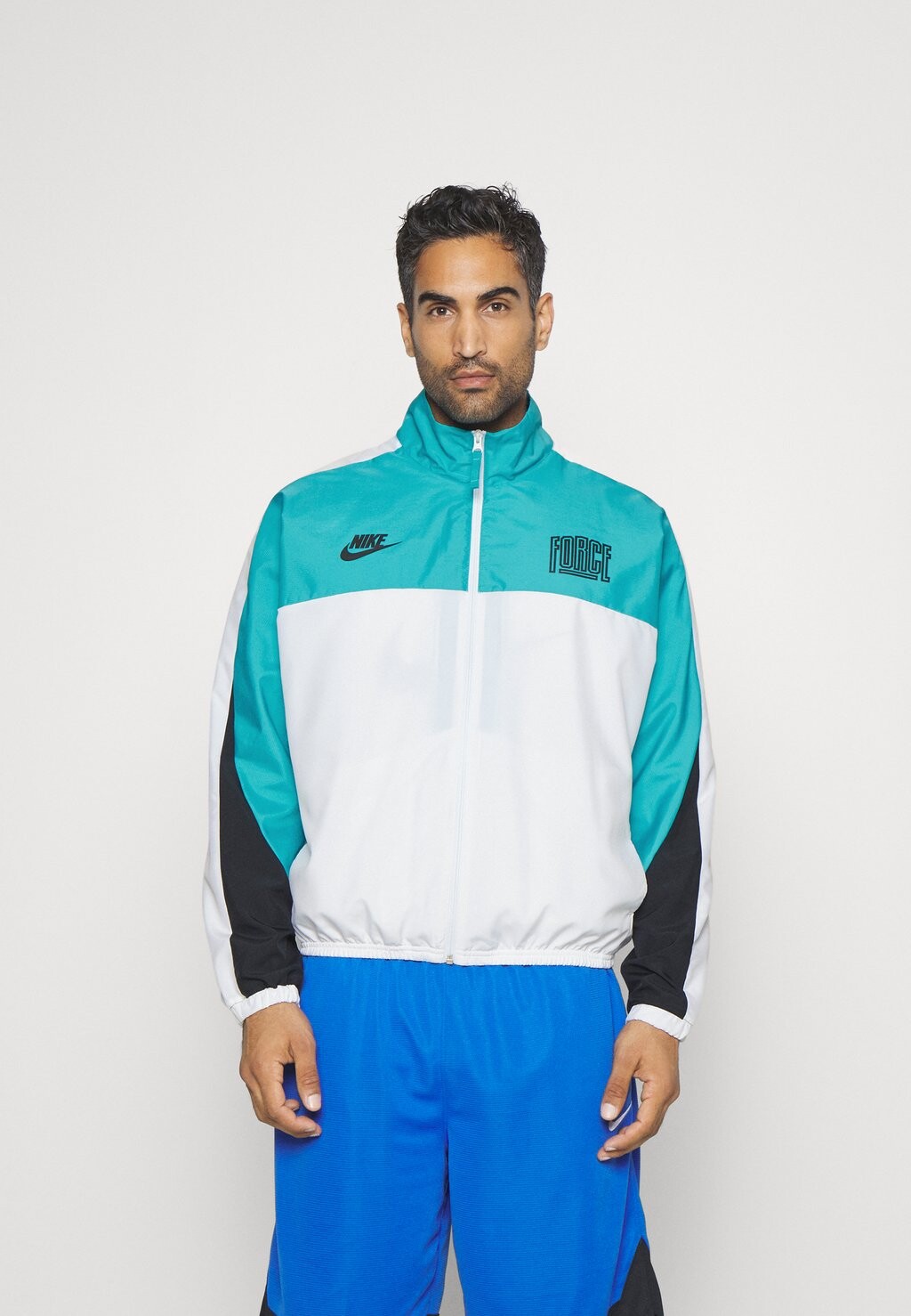 

Спортивный топ Nike