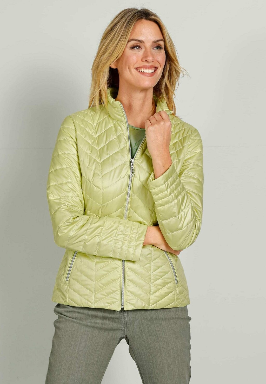 

Легкая куртка MONA