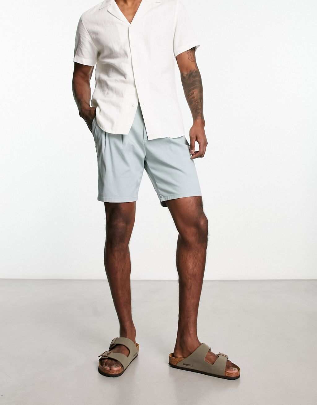 

Синие плиссированные шорты чинос средней длины ASOS DESIGN