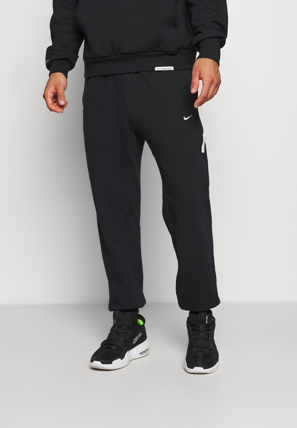 

Спортивные брюки M NK DRY STANDARD ISSUE PANT Nike, черный