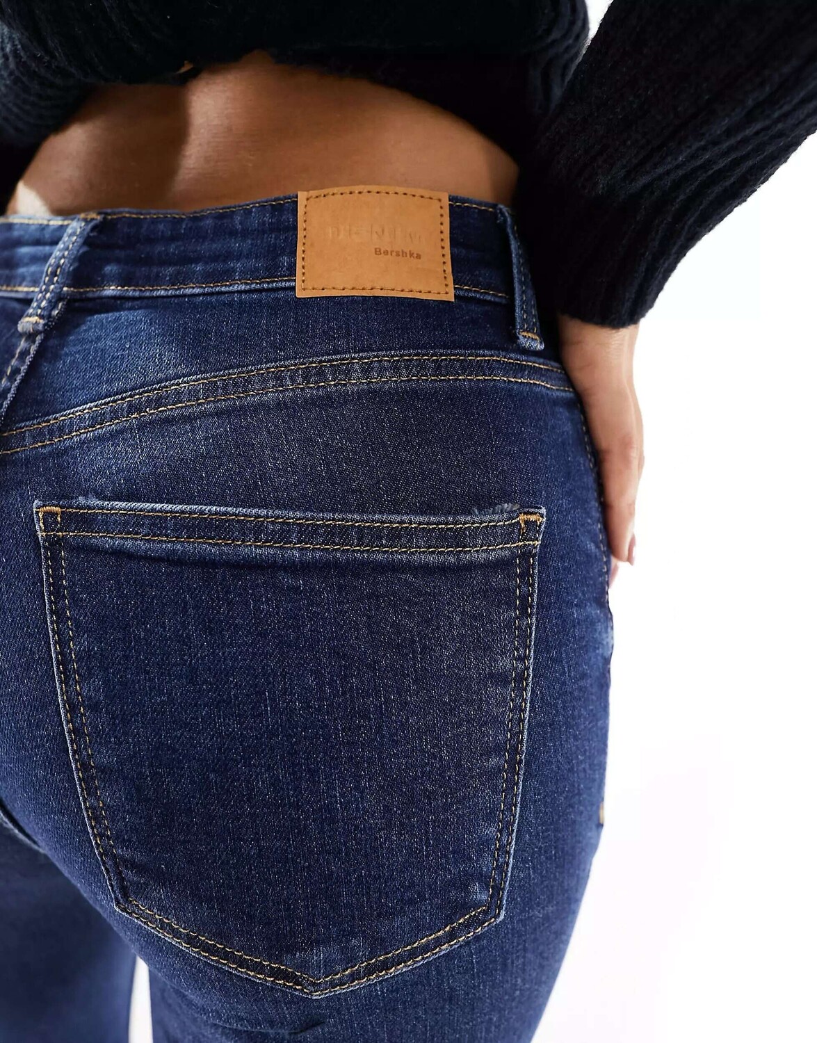 

Расклешенные джинсы с завышенной талией Bershka Petite цвета индиго