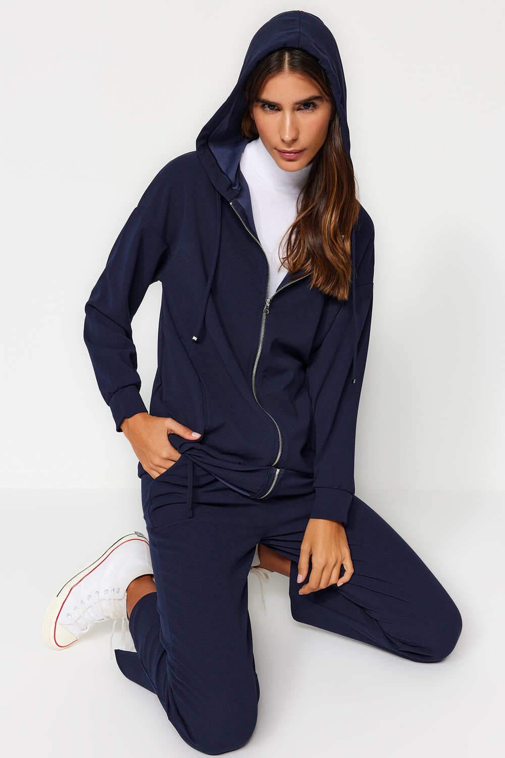

Темно-синий трикотажный спортивный костюм с капюшоном и молнией Trendyol Modest