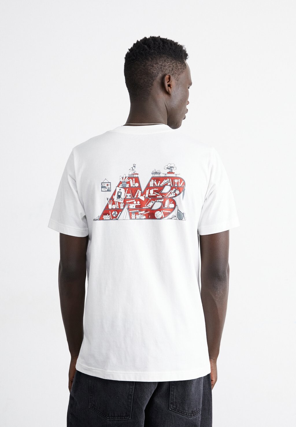 

Футболка с принтом BOOKSHELF TEE New Balance, белый