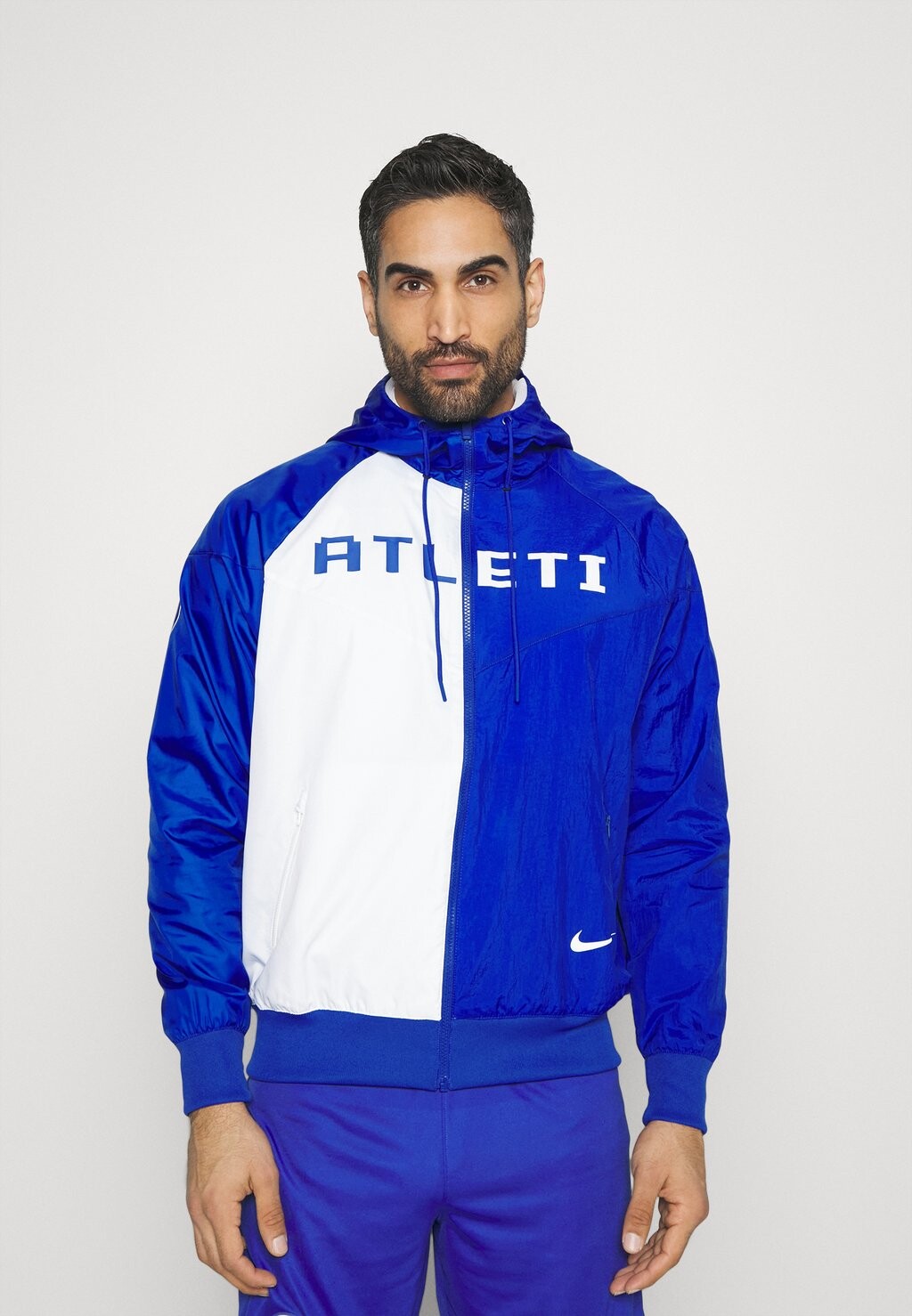

Спортивная куртка Nike