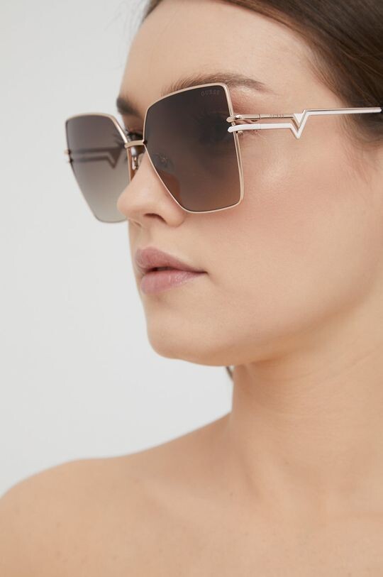 

Солнцезащитные очки Guess, золотой