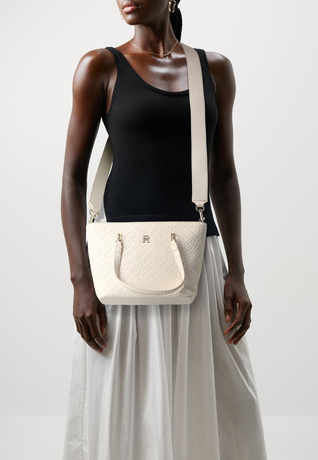 

Сумка REFINED MINI TOTE MONO Tommy Hilfiger, цвет calico