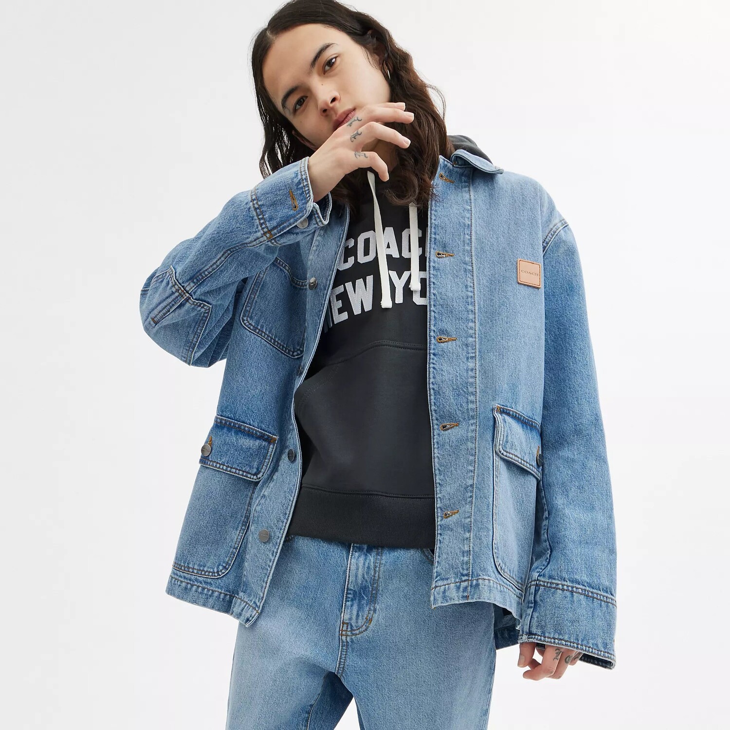 

Джинсовая куртка Coach Outlet Chore, цвет Light Wash