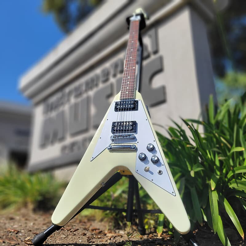 

Электрогитара GIBSON 70's Flying V Classic White