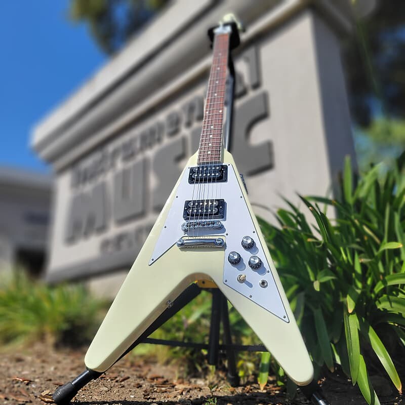 Электрогитара GIBSON 70's Flying V Classic White