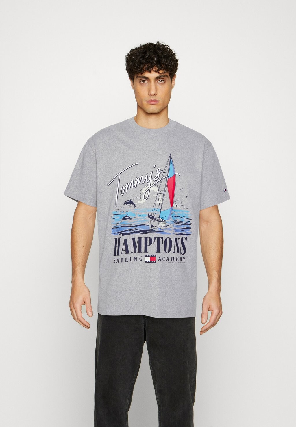 

Футболка с принтом Tommy Jeans, серый меланж