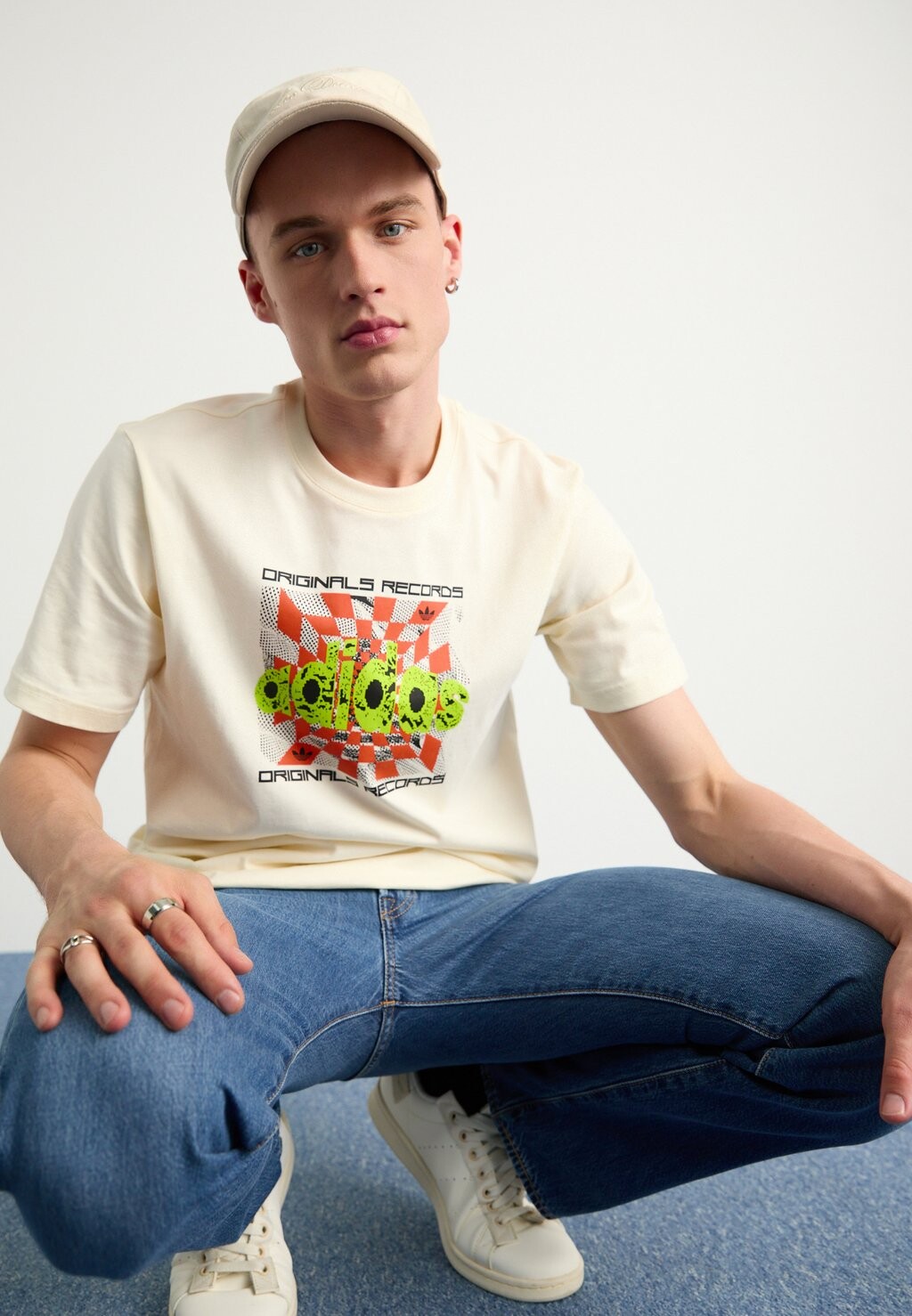 

Футболка с принтом adidas Originals, цвет cream white