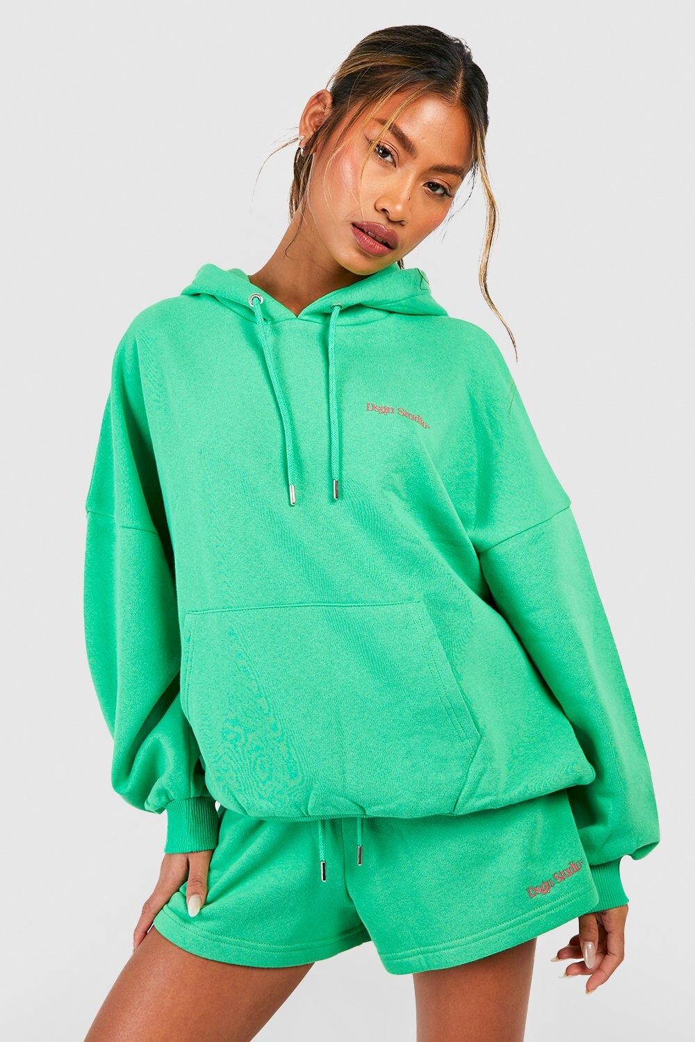 

Короткий спортивный костюм dsgn studio с вышивкой Boohoo, зеленый