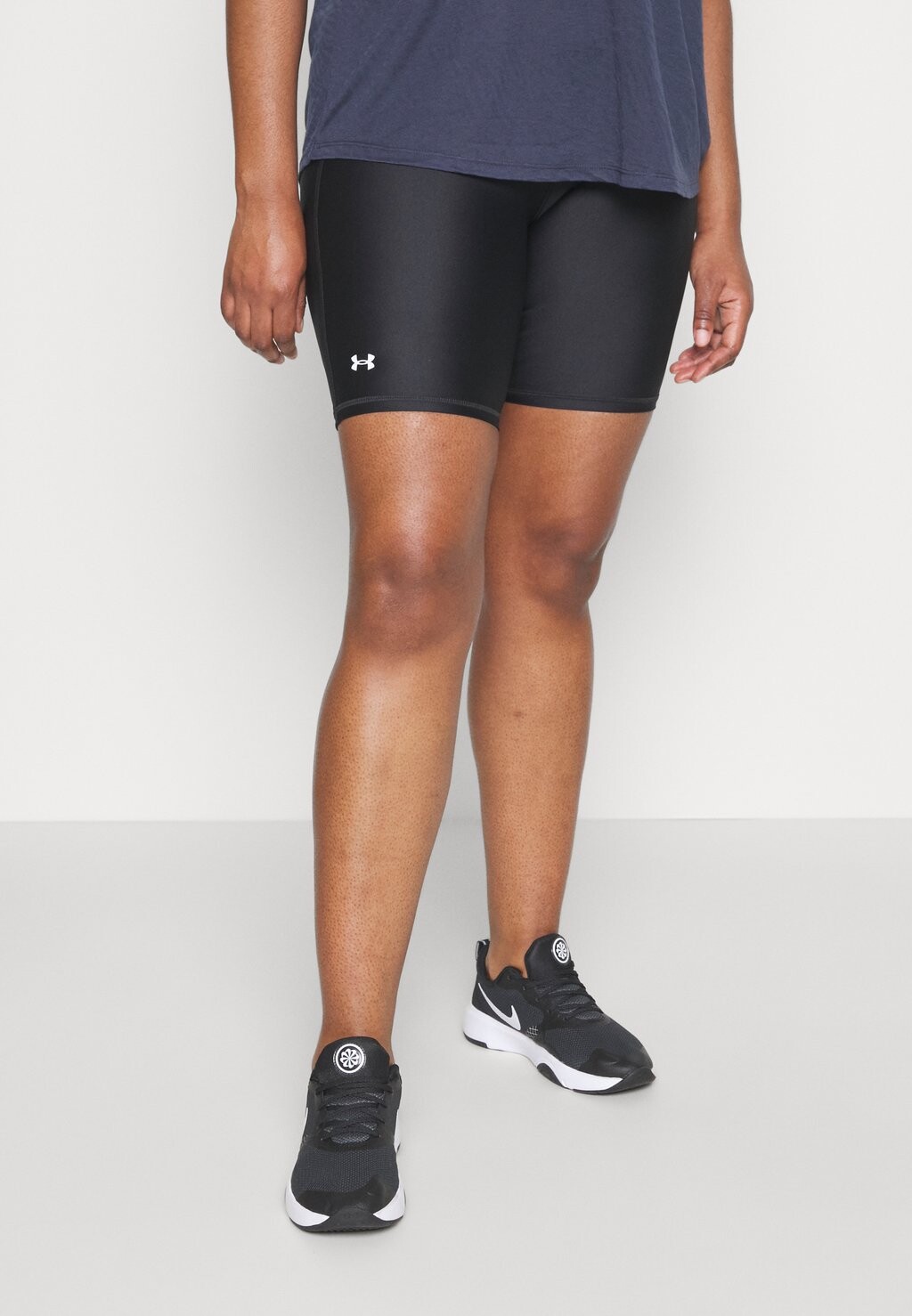 

Спортивные шорты Under Armour, черно-белый