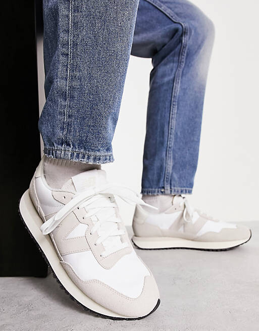 

Бело-серые кроссовки New Balance 237