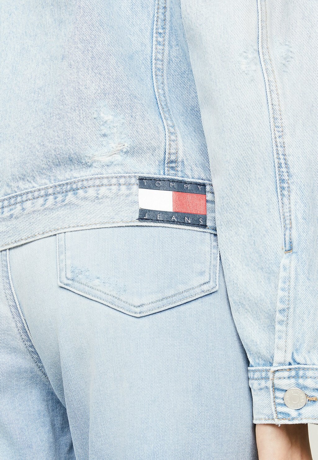 

Джинсовая куртка DISTRESSED CLASSIC MOM TRUCKER Tommy Jeans, сине-серый