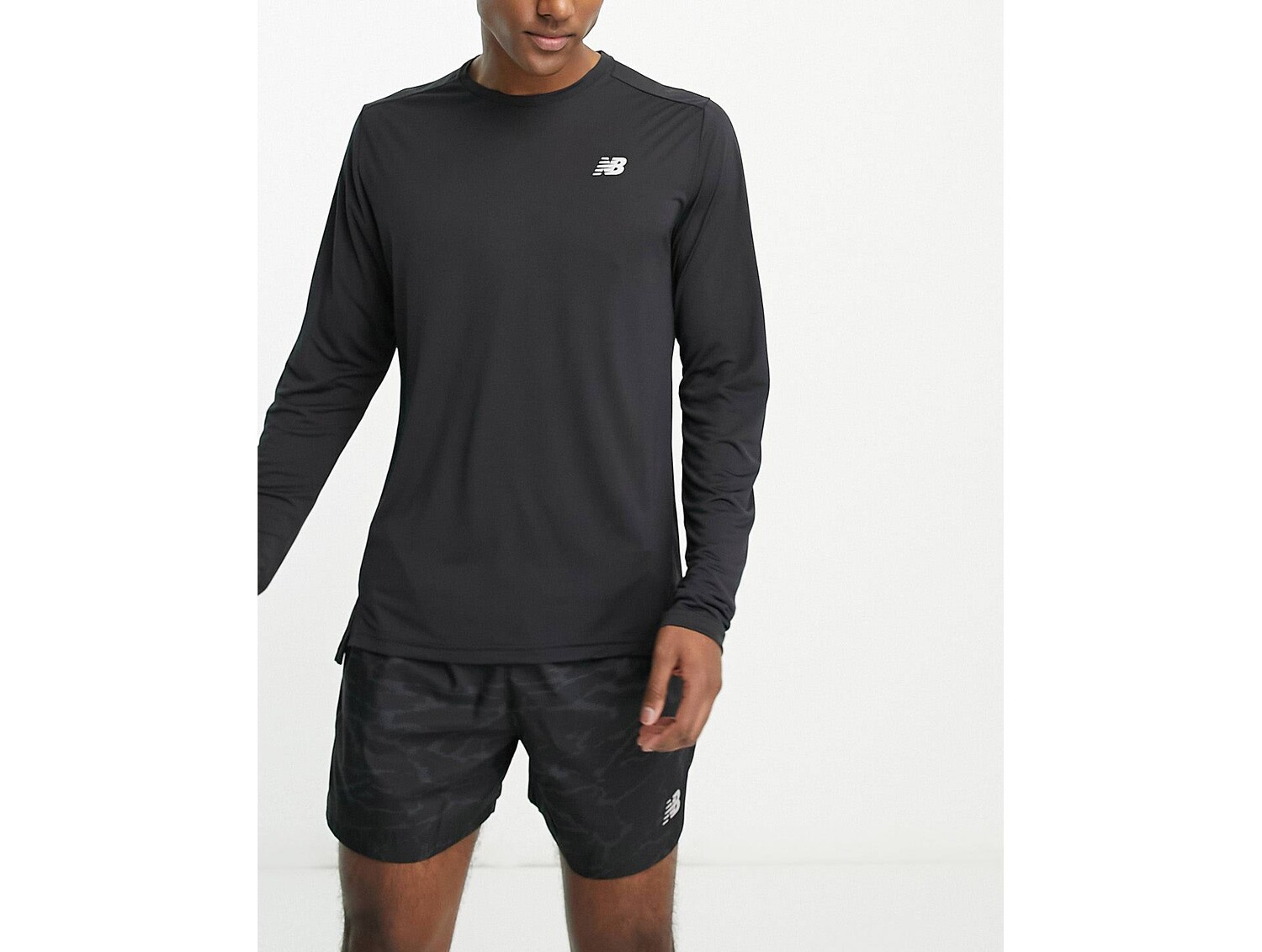 

Черный топ с длинными рукавами New Balance Running Accelerate