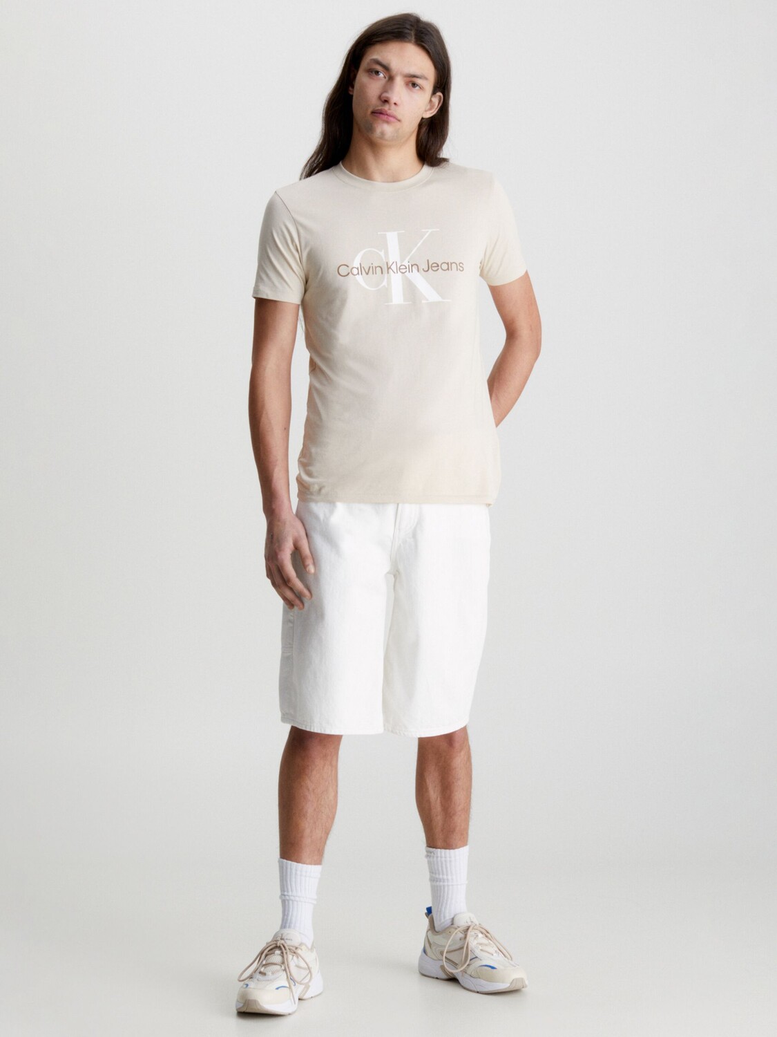 

Футболка с монограммой Calvin Klein Jeans, классический бежевый