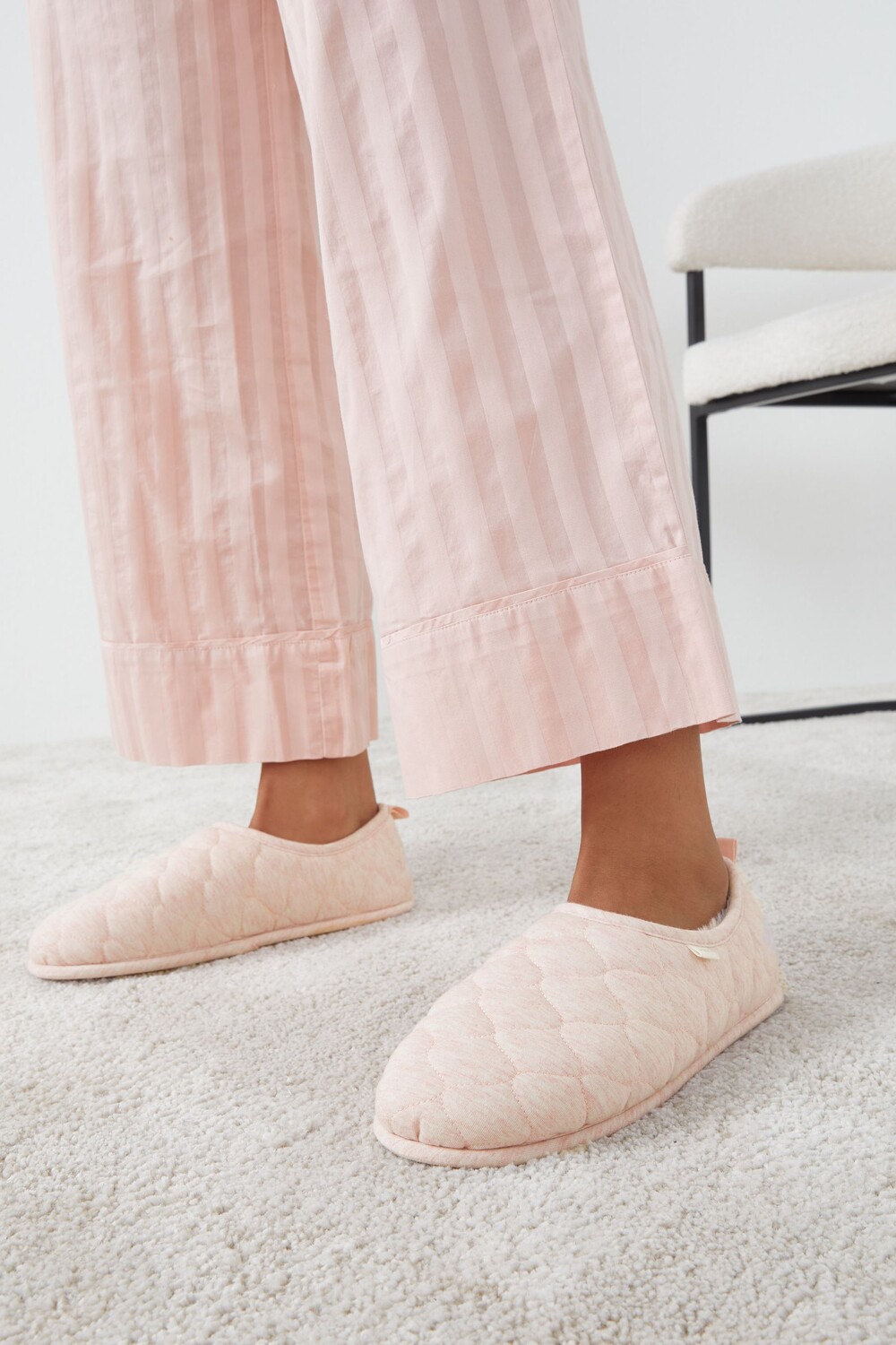 

Тапочки Forever Comfort Shoot с пяткой на пятке и подкладкой из искусственного меха Next, розовый