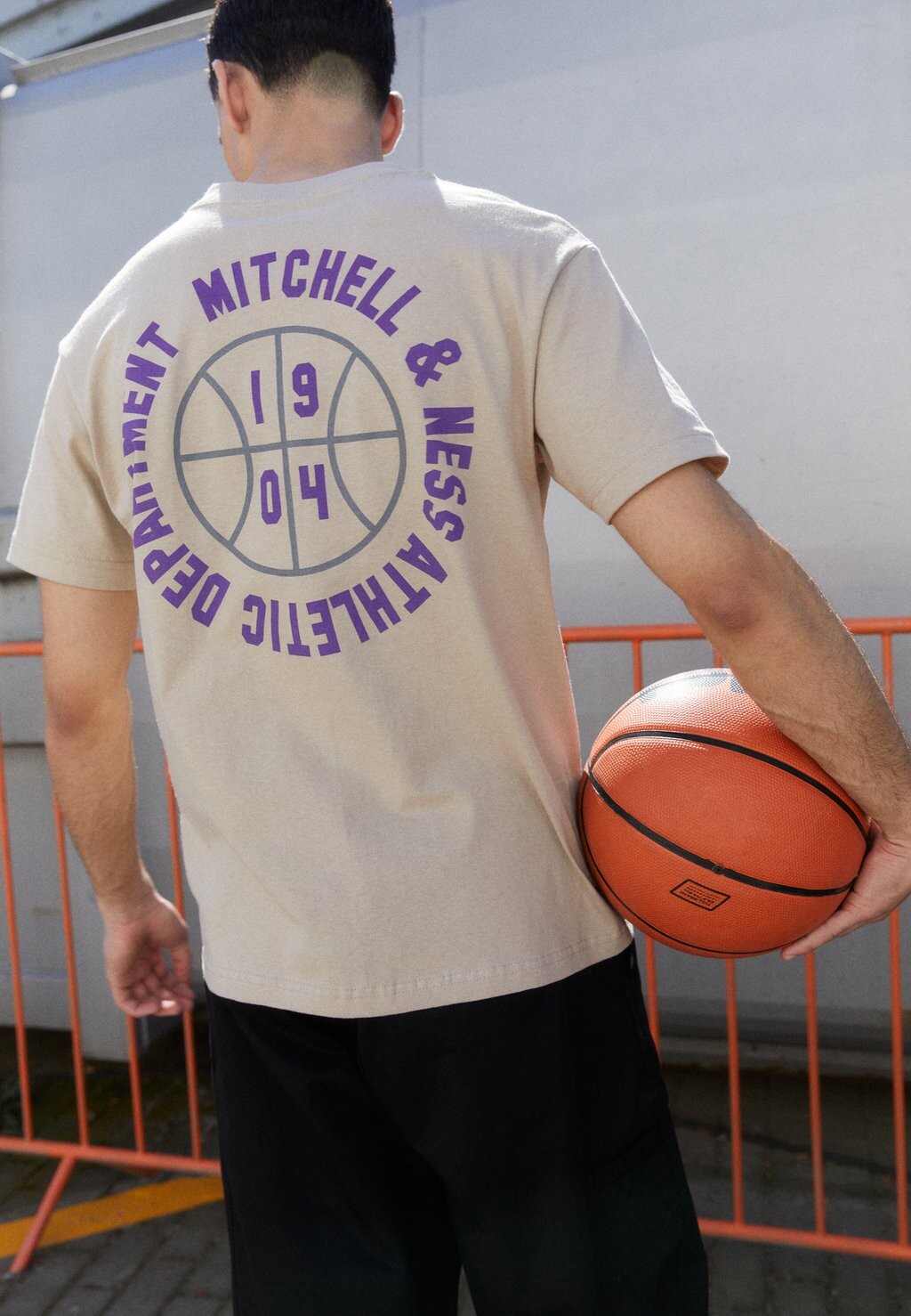 

Футболка с принтом Branded Heavyweight Graphic Tee Mitchell & Ness, цвет cream