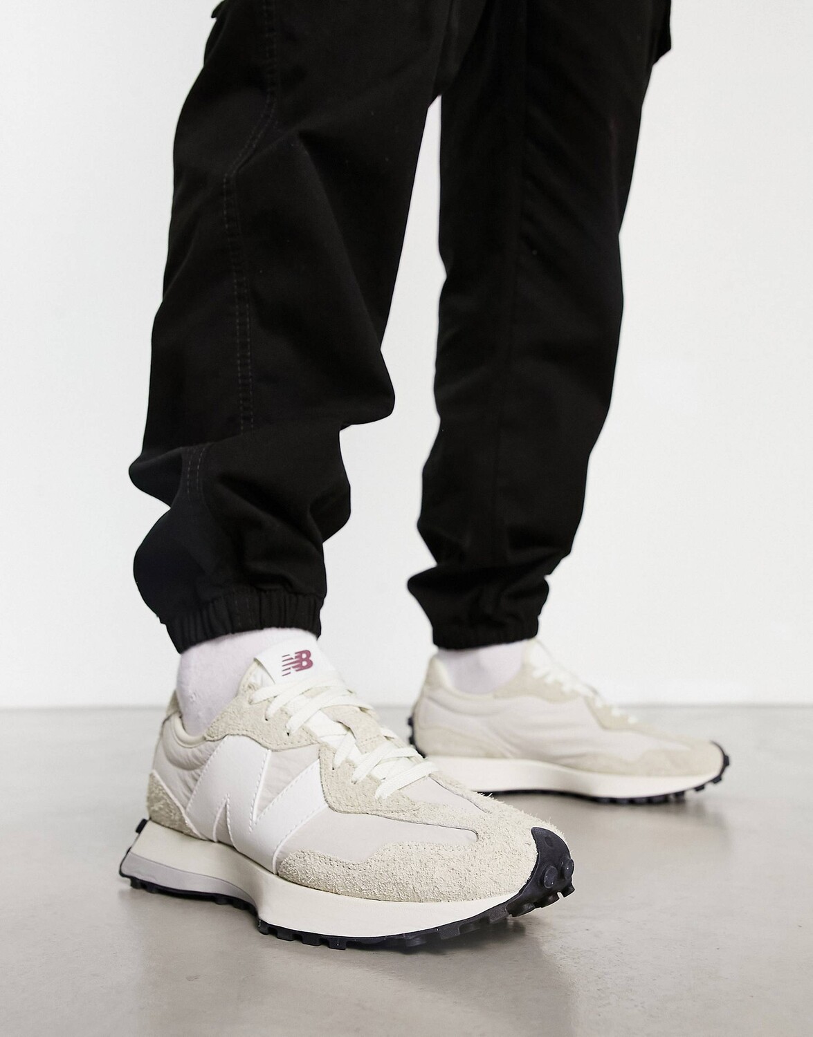 

Белые кроссовки New Balance 327