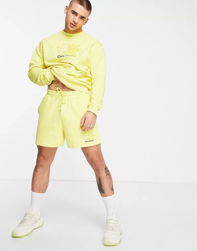 

Желтые шорты ASOS с принтом «Заботливые мишки»