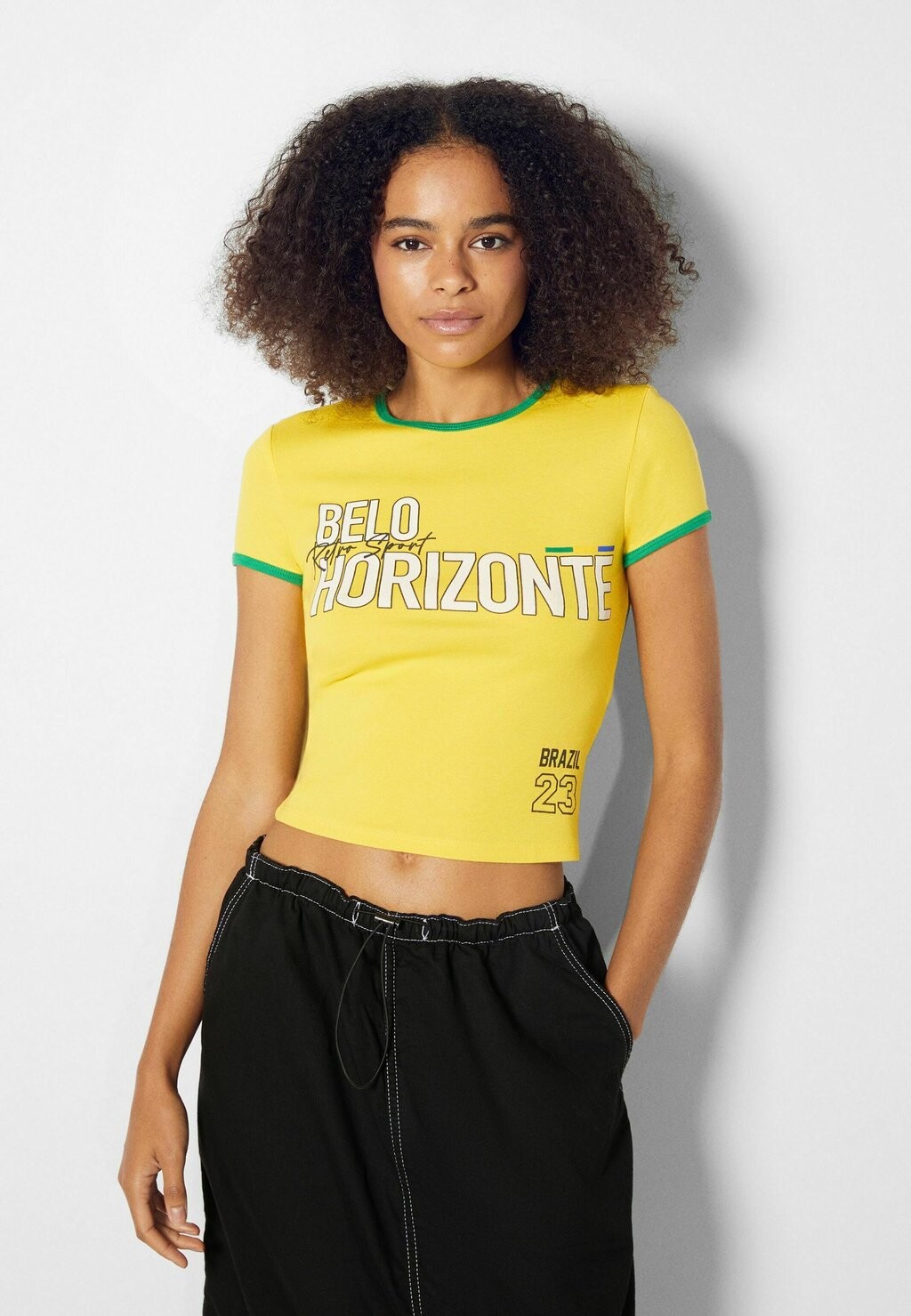 

Футболка с принтом Bershka, желтый
