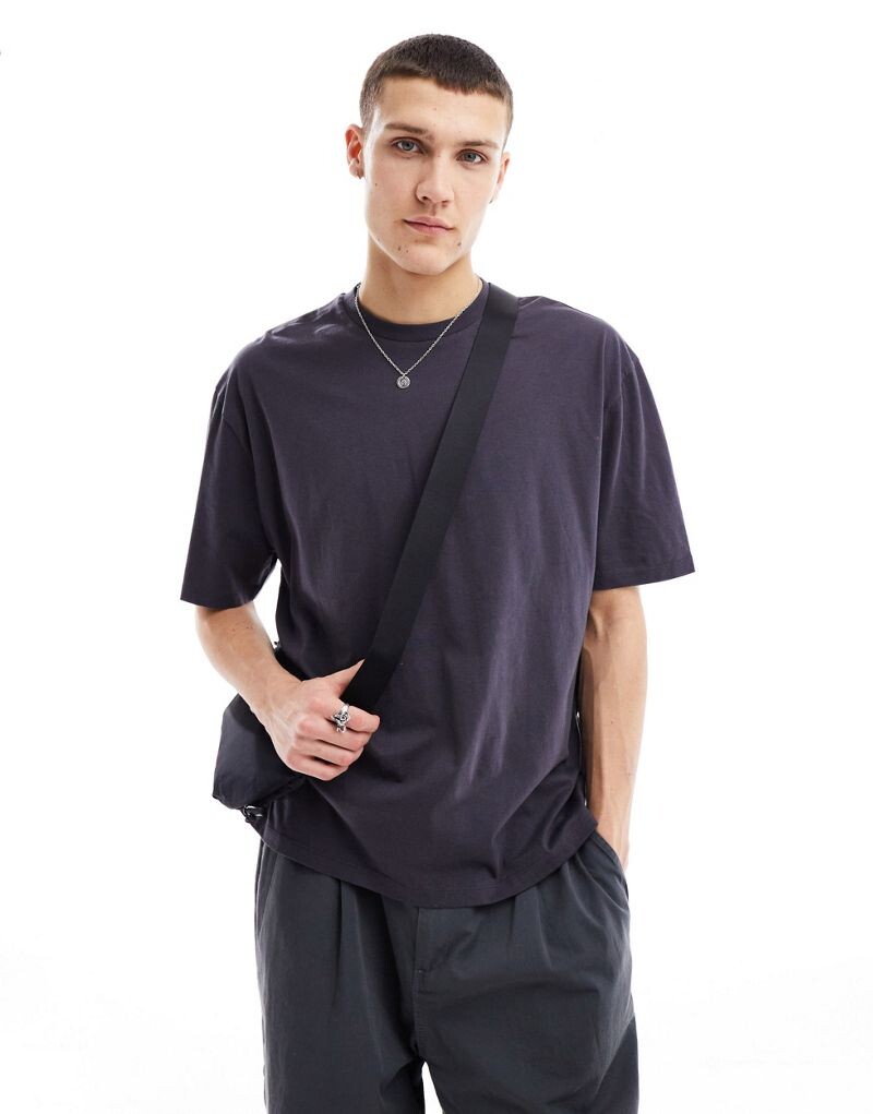 

Темно-серая оверсайз-футболка ASOS DESIGN