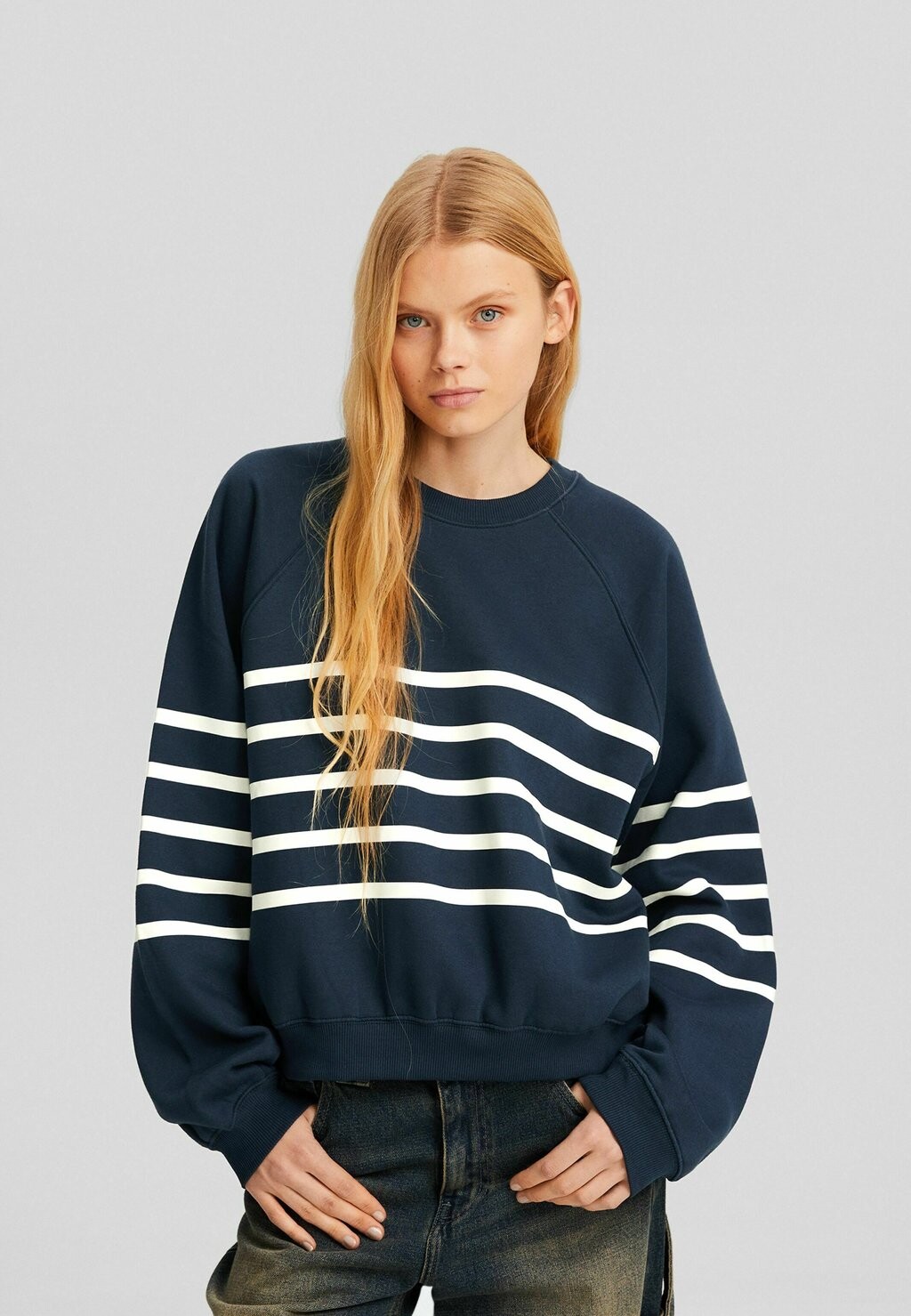 

Толстовка Raglan Bershka, цвет royal blue