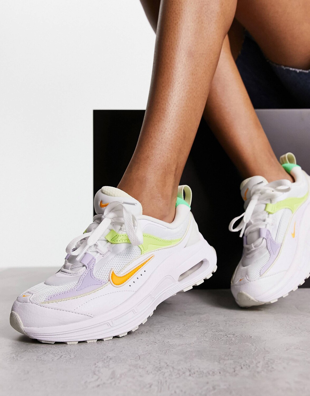 

Белые и разноцветные пасхальные кроссовки Nike Air Max Bliss, Белый, Белые и разноцветные пасхальные кроссовки Nike Air Max Bliss