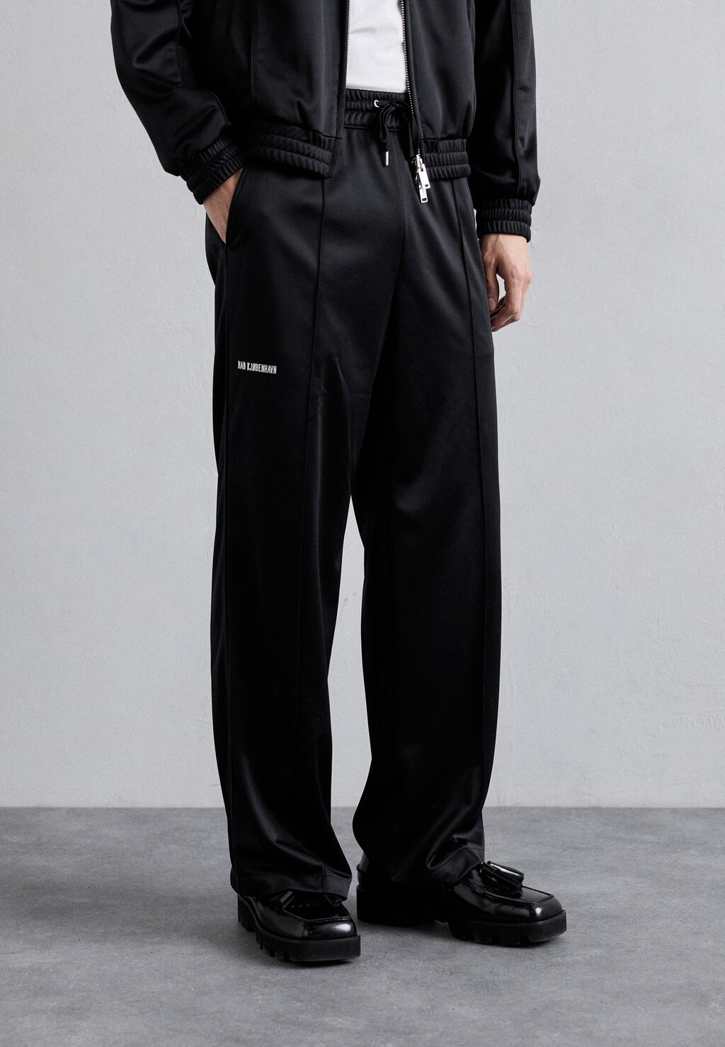 Брюки для бега RELAXED TRACK PANTS Han Kjøbenhavn, цвет black брюки han kjøbenhavn loose track pants серый l