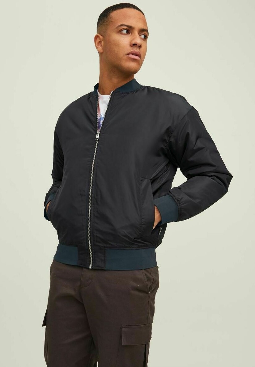 

Бомбер Jack & Jones