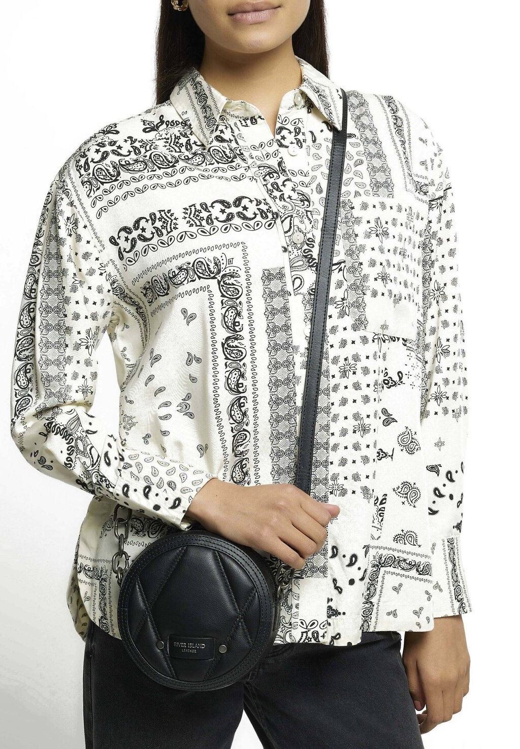 

Сумка через плечо River Island, черный