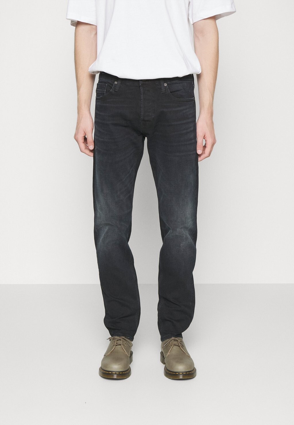 

Джинсы прямого кроя Jack & Jones