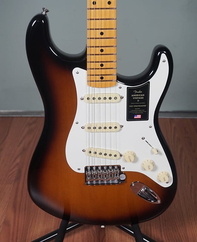 

Электрогитара Fender American Vintage II 1957 Stratocaster, 2-Color Sunburst w/ Vintage Style Tweed HSC