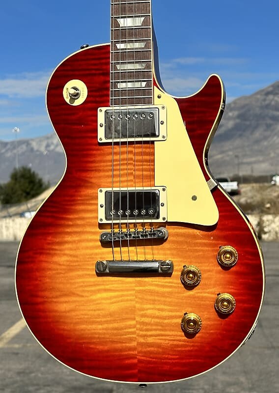 

Электрогитара Gibson Custom Shop Murphy Lab '59 Les Paul Standard Ultra Light Aged Factory Burst New Auth Dlr 8lb9oz #842