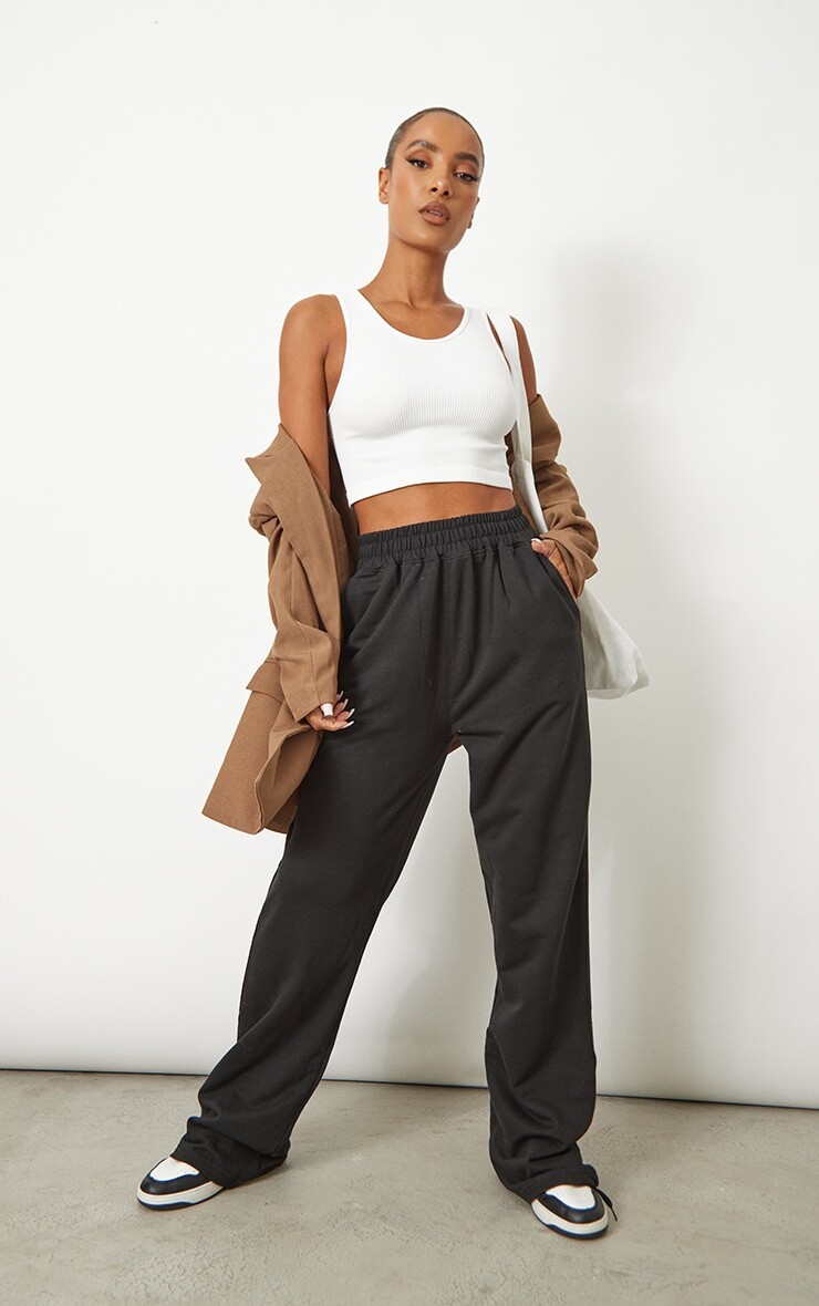 

PrettyLittleThing Черные широкие джоггеры с вышивкой