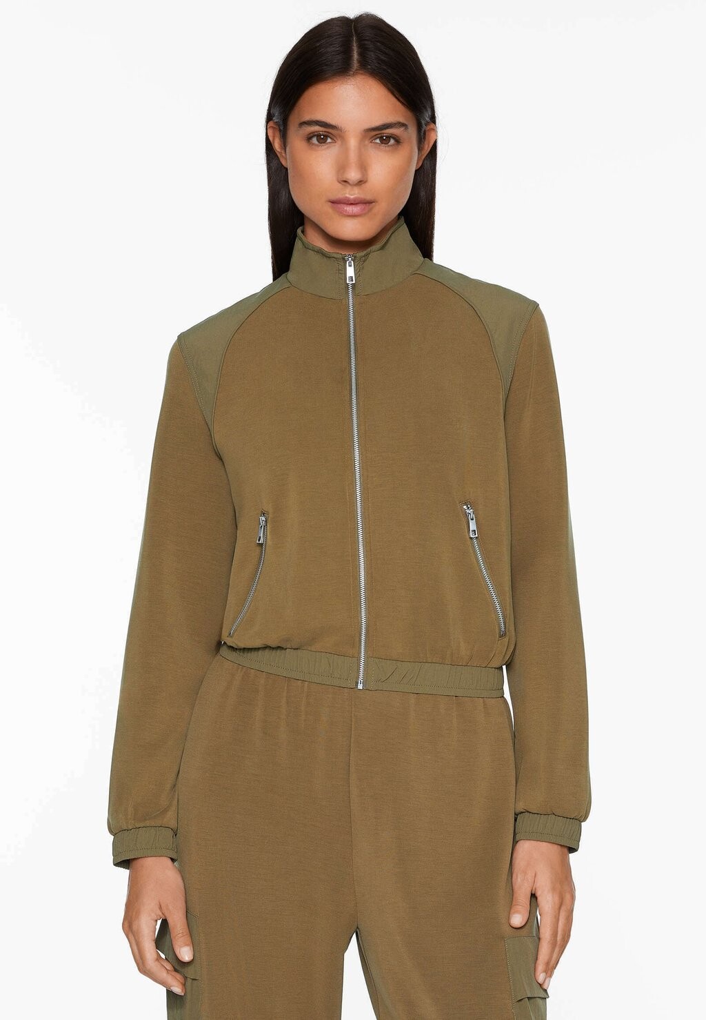 

Куртка тренировочная SOFT TOUCH BOMBER OYSHO, цвет khaki