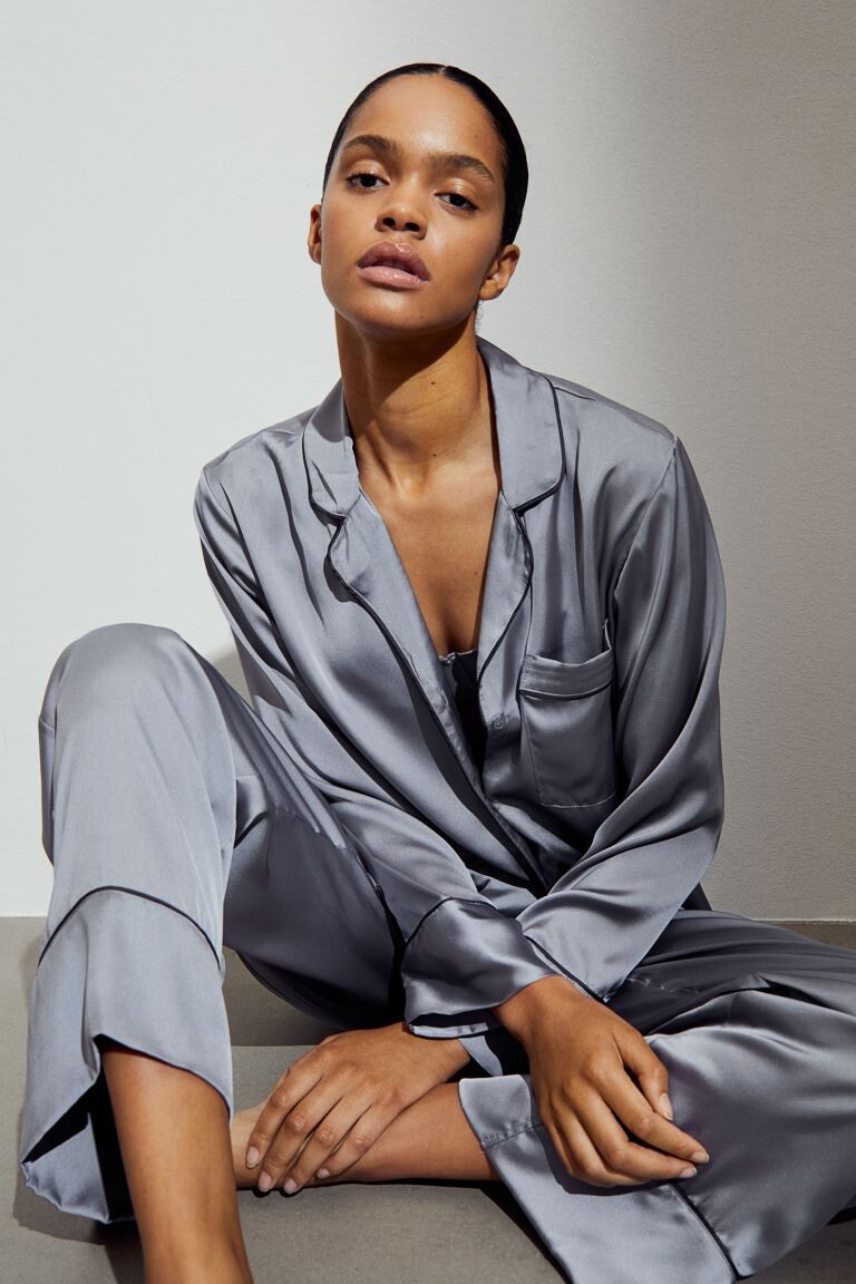 

Атласная пижама с рубашкой и брюками H&M