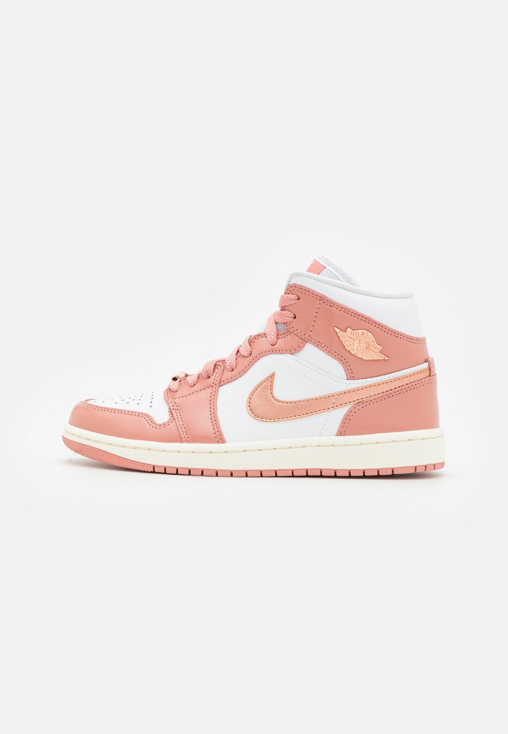 Высокие туфли Jordan AIR JORDAN 1 MID SE, цвет red stardust/metallic copper/white/sail нейтральные кроссовки 1 bt nike цвет pink foam red stardust purple agate sail