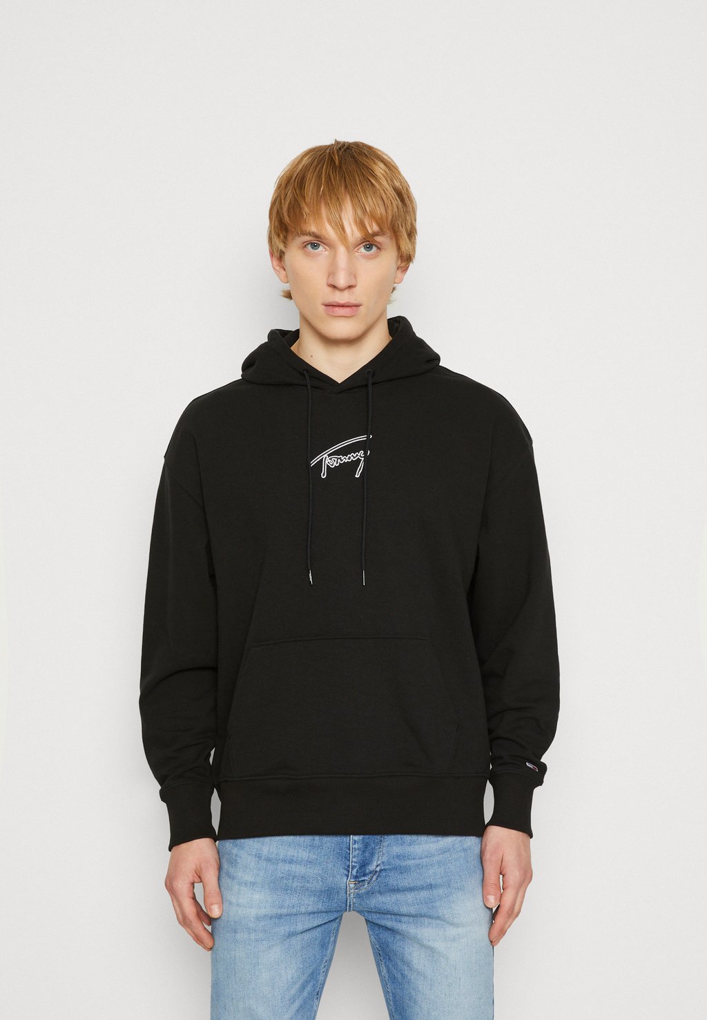 

Толстовка SIGNATURE HOODIE Tommy Jeans, черный