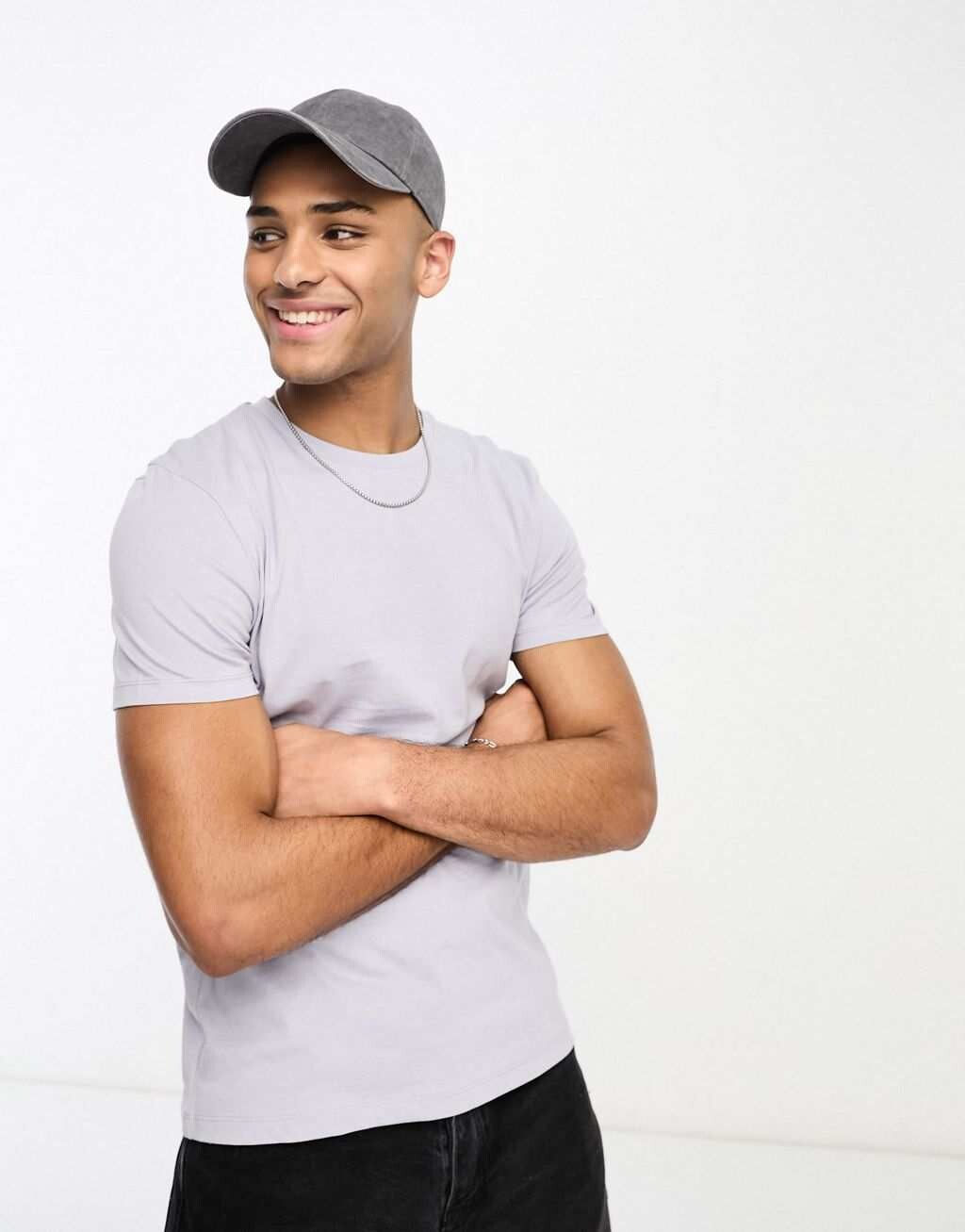 

Серая футболка с круглым вырезом ASOS DESIGN