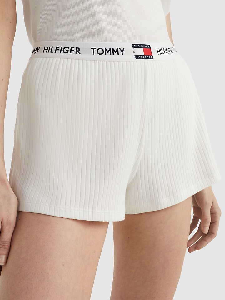 

Короткий логотип с флагом Tommy Hilfiger