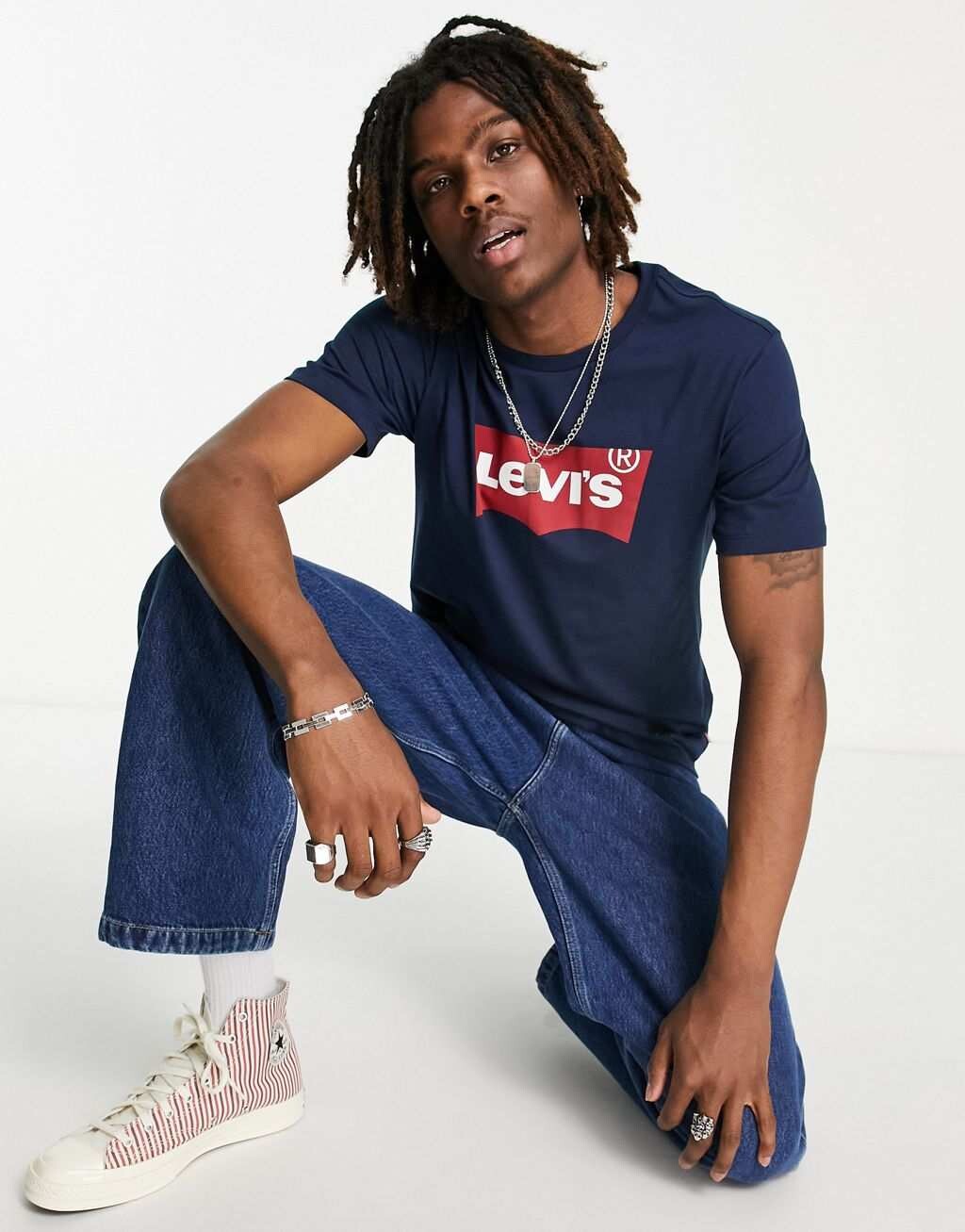 

Темно-синяя футболка Levi's с крыльями летучей мыши, Синий