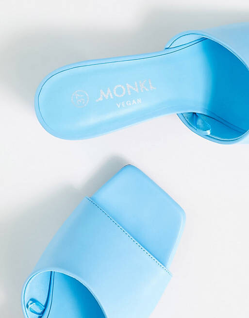 

Синие босоножки-мюли на блочном каблуке Monki