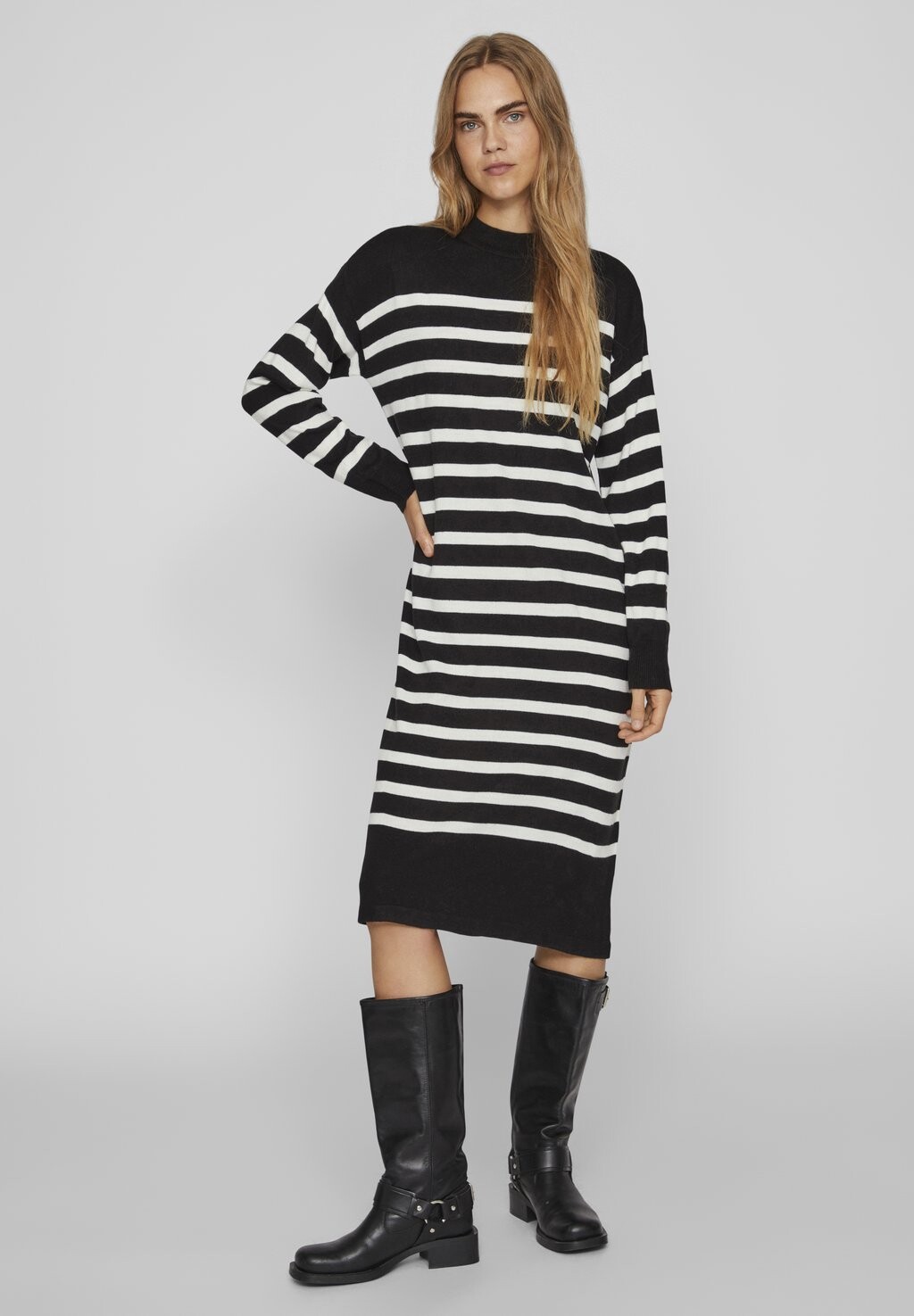 

Платье VILA VISTRIPI FUNNEL NECK, цвет black/cloud dancer