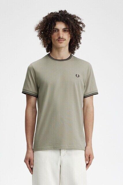 

Мужская футболка с короткими рукавами и отделкой в ​​две полоски Fred Perry, серый