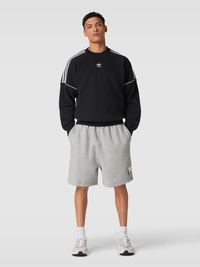 

Шорты с нашивкой-лейблом ADIDAS SPORTSWEAR, светло-серый